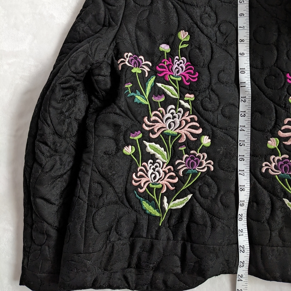 Stunning Garfield & Marks Black Quilted Floral Embroidery Open Jacket - Picture 10 of 13